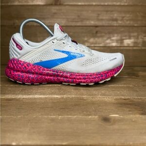 Women’s Brooks Adrenaline 22 Athletic Running Shoes Size 7.5 (Medium B)